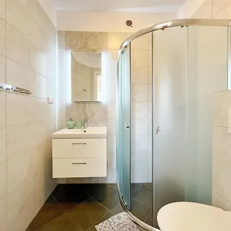 Nad Morzem, Klaudia Daire Sarbinowo